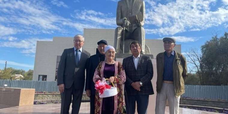 Ескерткішке көзқарас: Әбдіғалиұлы елден, аруақтан кешірім сұрай ма?