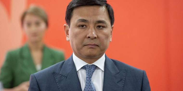 Тапки понадобились не только Кульгинову, но и столичному маслихату