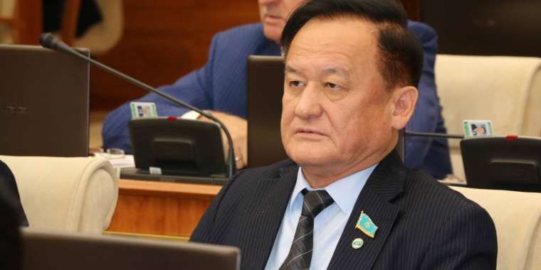 Семерка – священное число: Казыбек Иса объяснил поправки в Конституцию