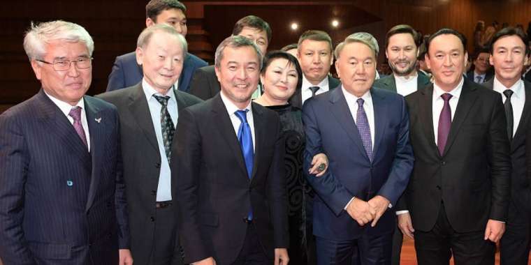 Эпопеяның соңы. Назарбаевтар отбасына жақын режиссер де қызметтен кетті