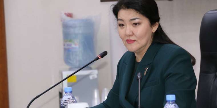 Аманатовцы поставили Ажар Гиният в неудобное положение