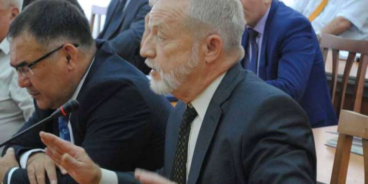 Часть улицы Валиханова в Семее не вернули народу