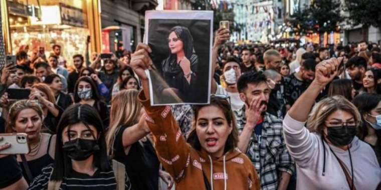 Ирандағы наразылыққа оқушы қыздар қосылды. Толқудың бес ерекшелігі