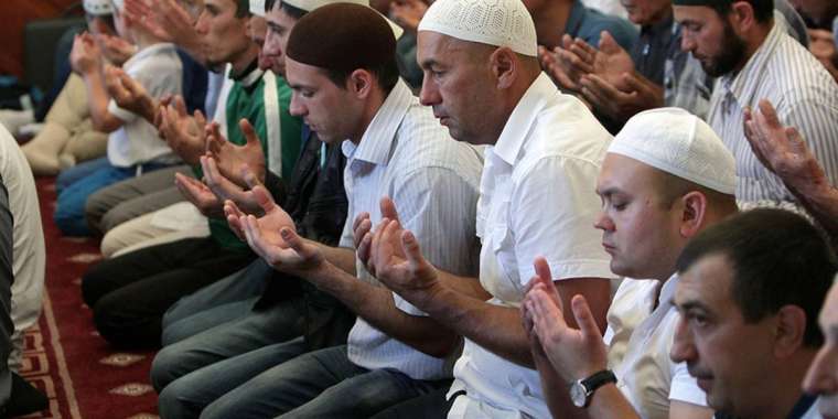 Исповедующие ислам родители школьников требуют изменения законодательства