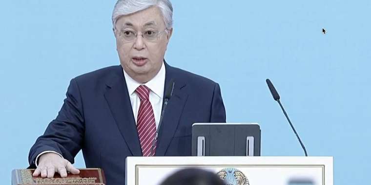 Тоқаевтың ұлықталуы. Назарбаевты көрсетпеу