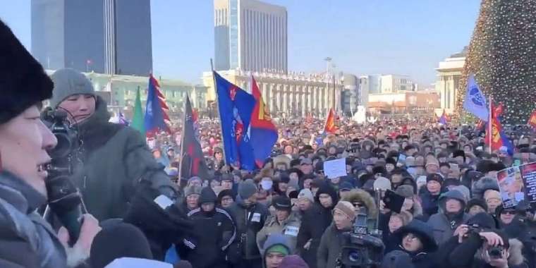Моңғолиядағы наразылық. Көмір ұрлағандар тізімінде депутаттар бар
