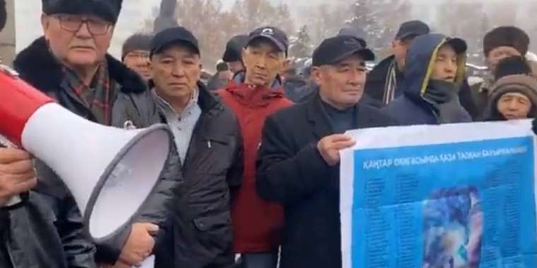 Алматыда Қаңтар құрбандарының туыстары мен белсенділер алаңға жиналды