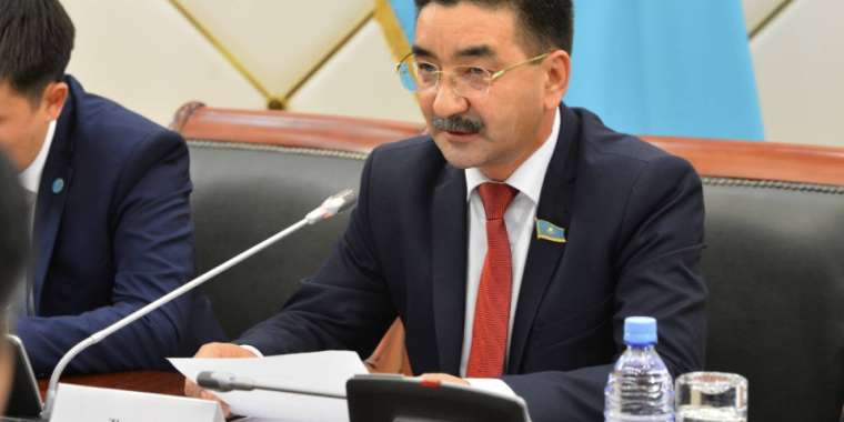 Ертісбаев келгелі... Жамбыл Ахметбеков те партиядан кетті   