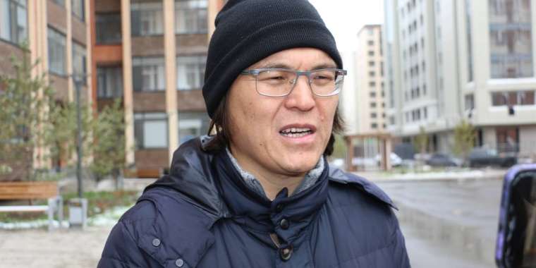 Азаматхан Амиртай ударил по коррупции пластиковой бутылкой