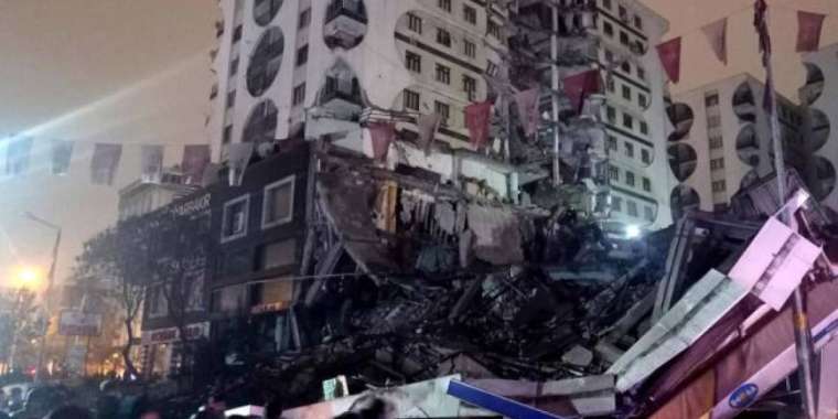 Түркияда жер сілкінісінен қаза тапқандар саны 912-ге жетті