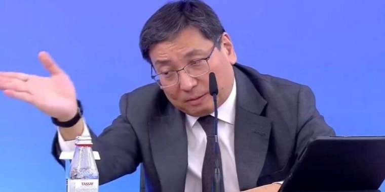 Что успел потрогать Ерболат Досаев?