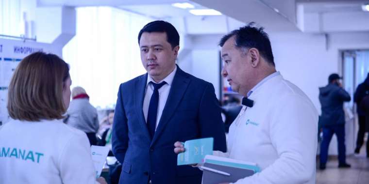 «AMANAT»: ОРАЛДАҒЫ САЙЛАУАЛДЫ ШТАБ МҮШЕЛЕРІ САУДА ҮЙІНДЕ ҮНПАРАҚ ТАРАТТЫ