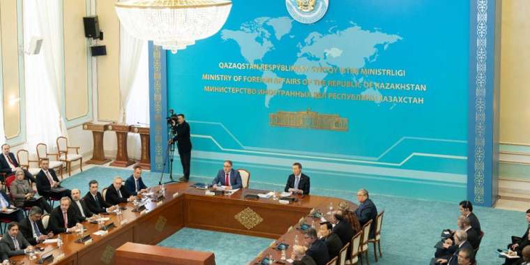 Шетелдік дипломаттар сайлауға дайындық барысымен танысты