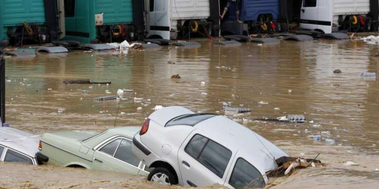 Түркиядағы су тасқынынан бірнеше адам қаза тапты  