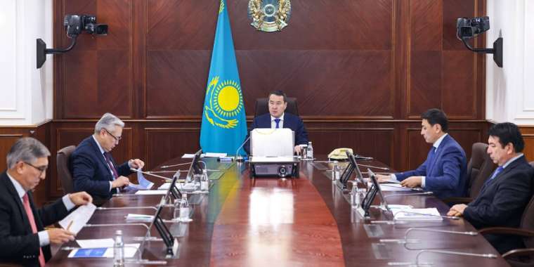 Жастар саясаты бірнеше саланы біріктіреді