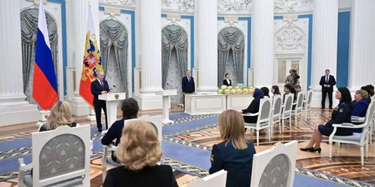 Путин қазақстандықтарды марапаттап жатыр 