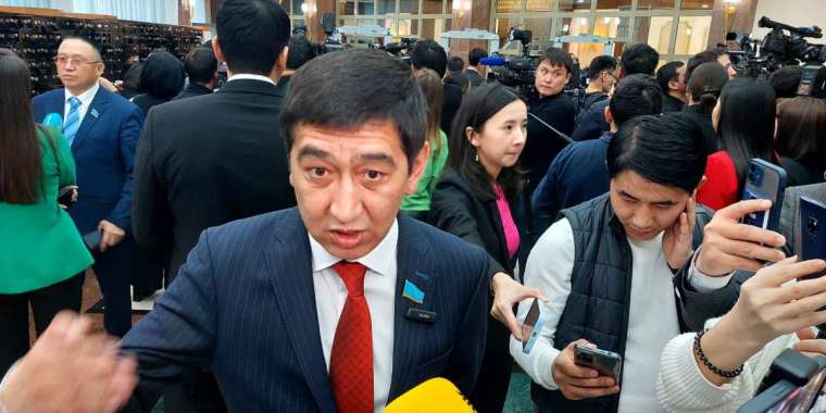 Ринат Зайытов: «Мен Президентті қолдауым керек» деген сөз болмау керек