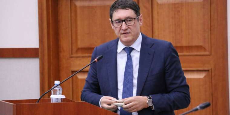 Министра Алмасадама Саткалиева заставили потерять энергию