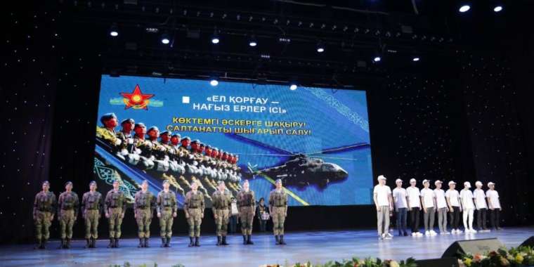 Астаналық жастар әскерге аттанды