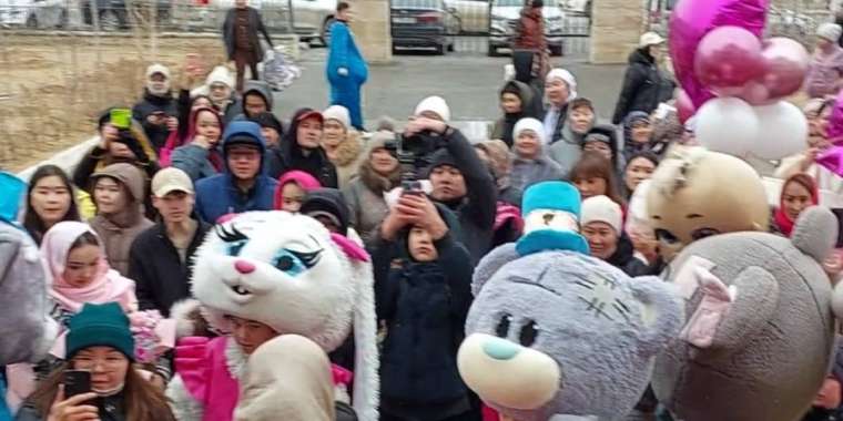 Перзентхана тойханаға айналды. Дәрігерлер шошып жүр