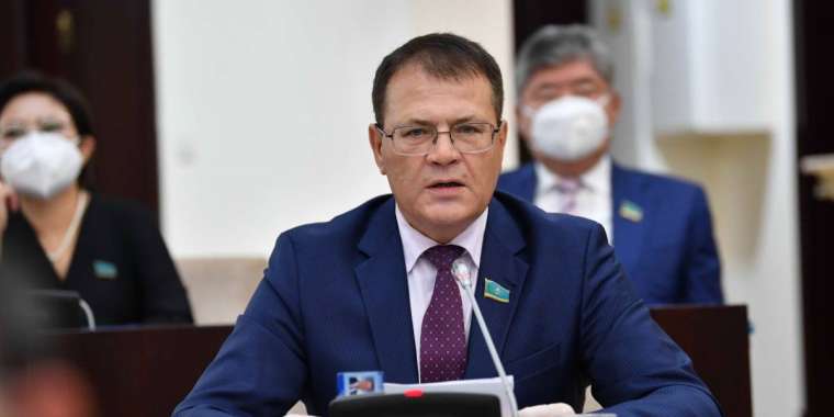 Сенатор Лукин: Шетелдік бизнесмендер Қазақстан бюджетіне 4 млрд теңгеден астам қарыз