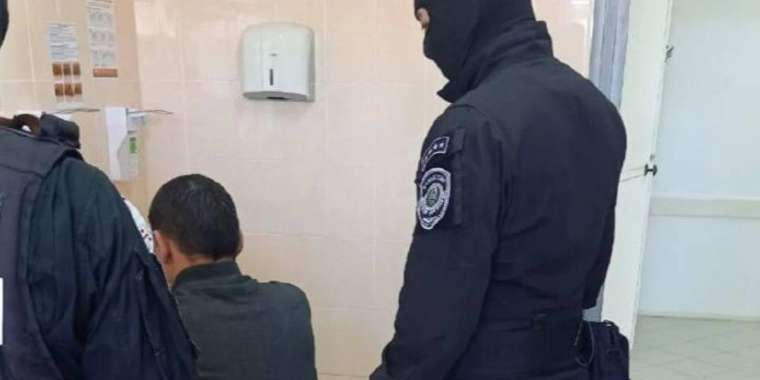 Үш баланы өлтіру. Полицейлер бірін бірі терістеп жатыр.