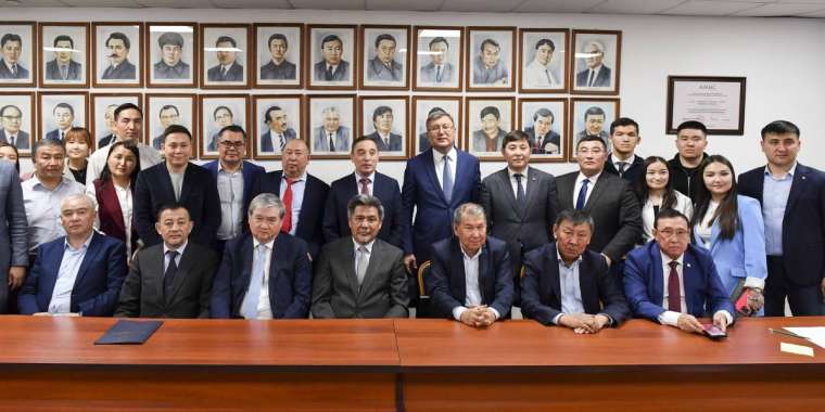 Бердіқұлов мектебінің түлектері