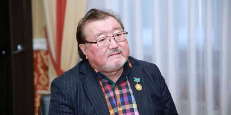 Ұлықбек Есдәулет Жазушылар одағы төрағалығынан бас тартты 