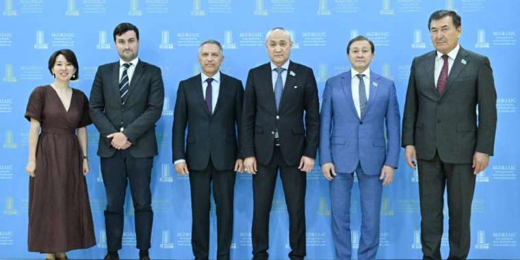 Депутат Жаңбыршин атом энергиясы бойынша Франция өкілімен кездесті