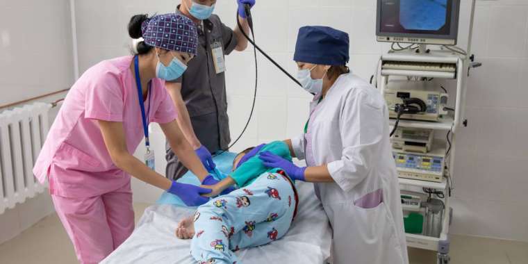 Эндоскопист дәрігер: Ата-ана салғырттығынан өңешін күйдірген балалар көбейді