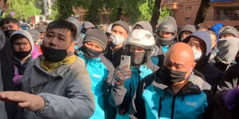 В Астане митинговали курьеры «Яндекс»