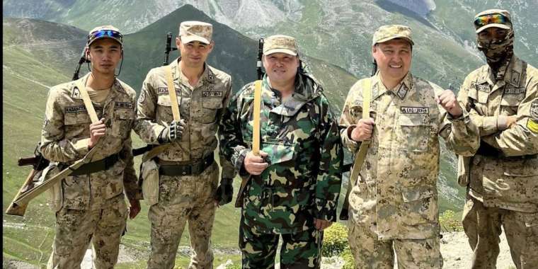 Шекарада тегін тамақ ішкен депутаттар Күдебаев қашқан жолды көрмепті