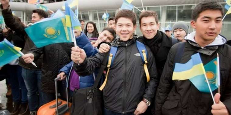 Почему молодые казахстанцы хотят стать юристами и дипломатами?