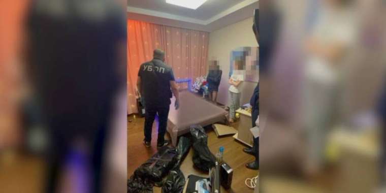 Порнография түсіріп, таратқандар  ұсталды