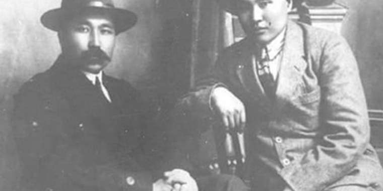 Сәкен Сәбит Мұқановты қалай тәрбиеледі?