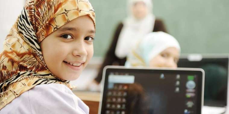 Школьниц в платках снова не допускают к учебе в Казахстане