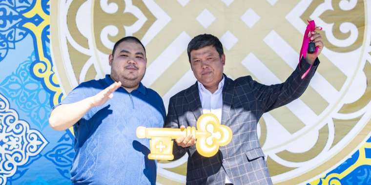 Қ. Бозымбаевтың баласы ауылға мектеп салып берді