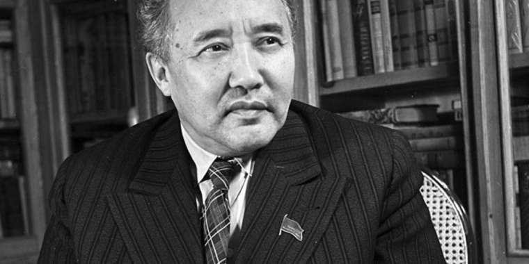 Әуезовтің  1933 жылы жазылған үш очеркі