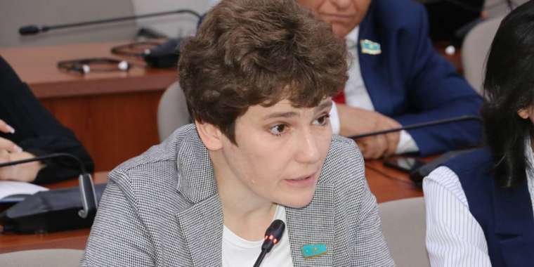 Как удержать казахстанцев от соблазна взять кредит, придумали депутаты