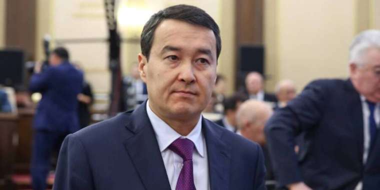 Таксисты, стройтесь! Смаилов решает проблемы аварийности на дорогах