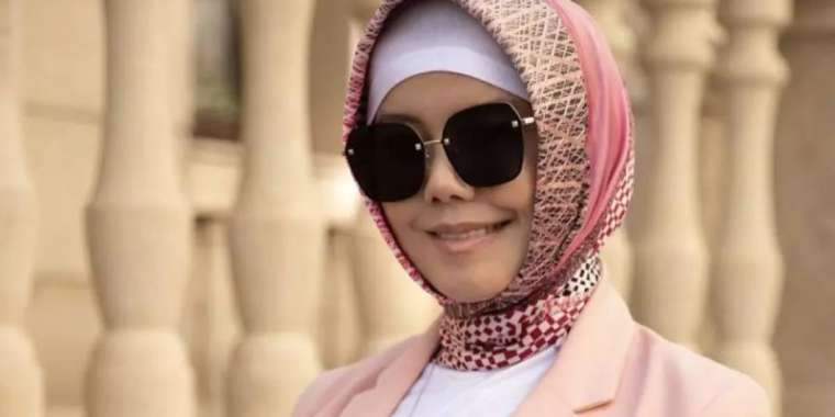 Меккеде садақа сұраған блогердің көздегені не?