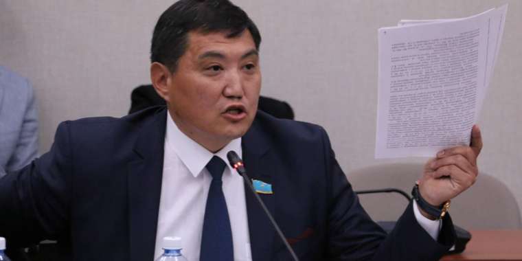 «Неэтичный» Базарбек: Акимы снова раздают земли олигархам