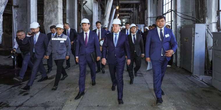 Масштабный ремонт ТЭЦ Кентау: Алихан Смаилов ознакомился с ходом проводимых работ