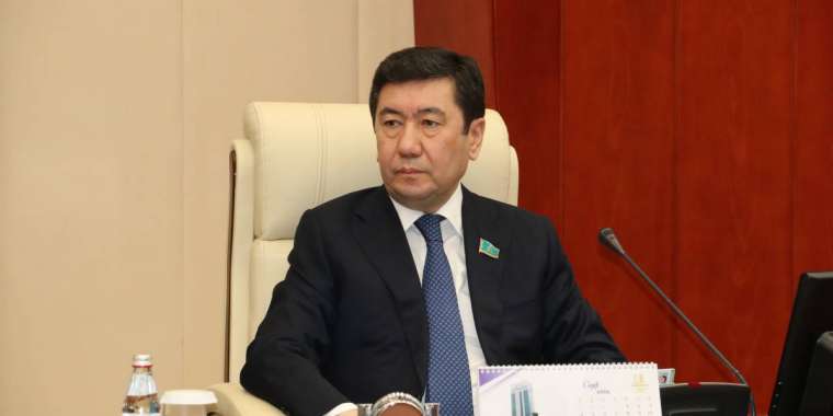 Бездумные покупки казахстанцев в кредит возмутили депутатов