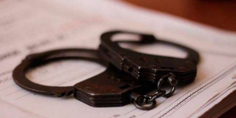 Полицейлер қыз зорлады 