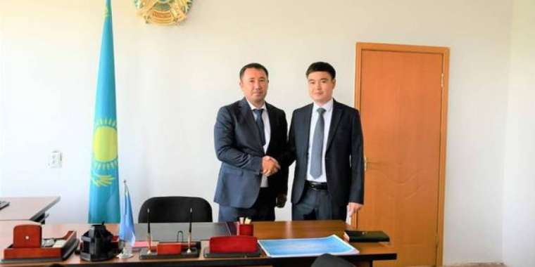 Ауыл әкімдеріне қызметтік куәлік табысталды