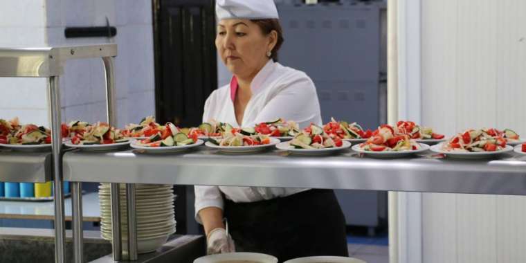 Внезапных проверок в столовых, где питаются дети, не будет – Смаилов