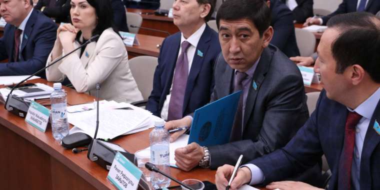 Депутаты взбунтовались против сокращения своих полномочий