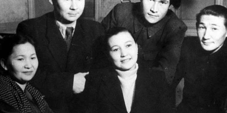 Мұқағали жырлары неге өміршең?!