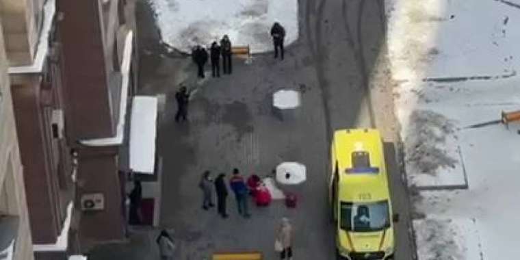 Алматылық қыз көпқабатты үйден секіріп кетті 